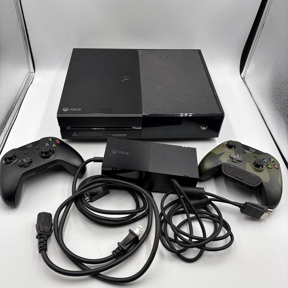 Microsoft Xbox One 500GB Console bundle (1540) - Black - Tested/works